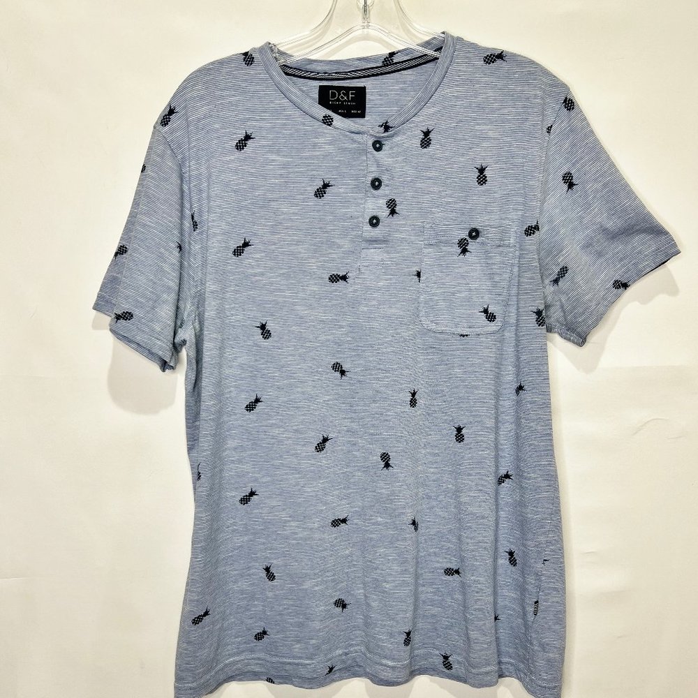 D & F Men’s Shirt Lg Ricky Singh Blue w/ Pineapples ¼ Button Front Short Sleeve